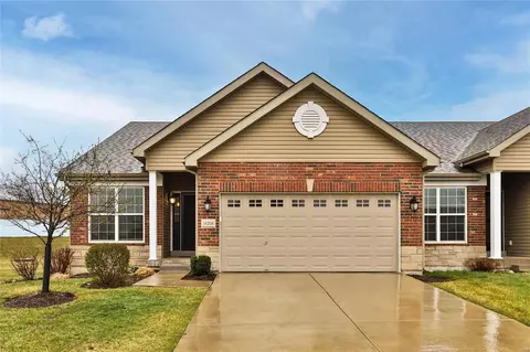 16208 Amber Vista Dr, Ellisville, MO 63021