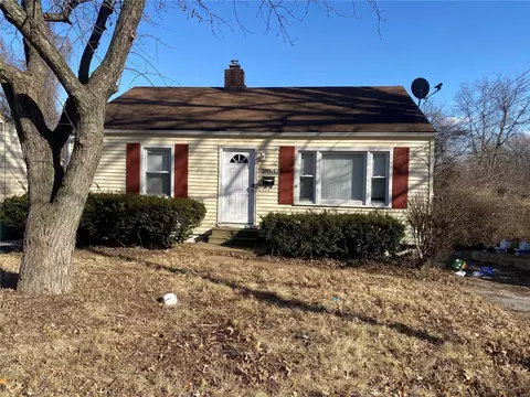 10064 Stimson Dr, Saint Louis, MO 63137