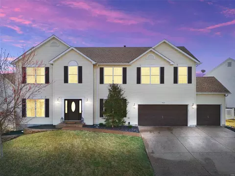 1422 Devonshire County Dr, Wentzville, MO 63385