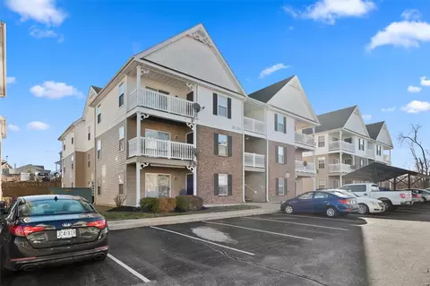 214 Saravalle Dr #1D, Saint Peters, MO 63376