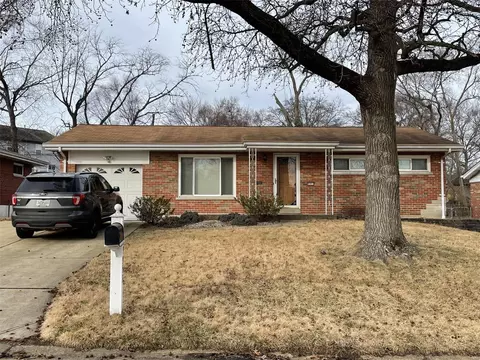 9953 Markhall Ln, Affton, MO 63123