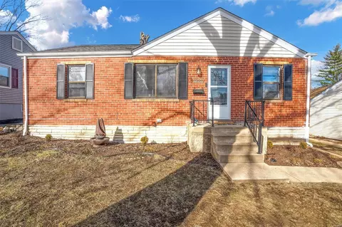 9109 Southview Ln, Saint Louis, MO 63123