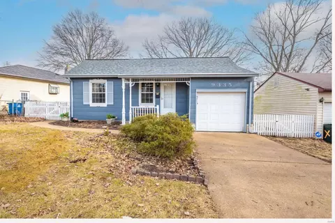 9335 Cloverhurst Dr, Saint Louis, MO 63123