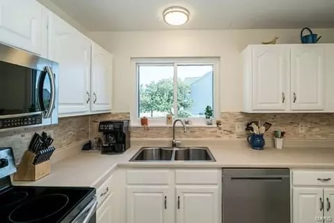 1449 Sunburst Dr, O'fallon, MO 63366 photo 6