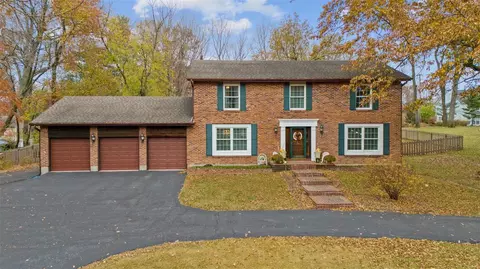 948 Barrett Station Rd, Kirkwood, MO 63122