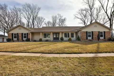 15124 Isleview Dr, Chesterfield, MO 63017