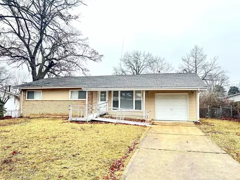 12341 Promenade Ln, Saint Louis, MO 63146