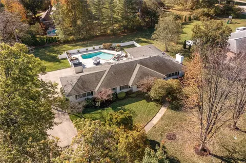11616 Clayton Rd, Saint Louis, MO 63131