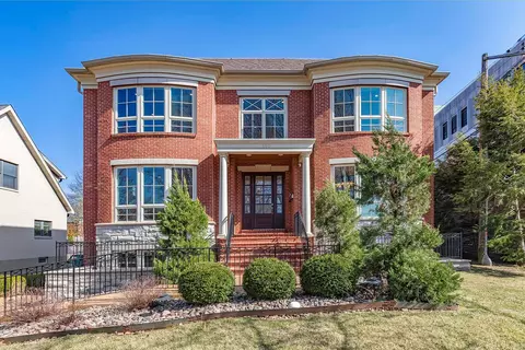 110 Lancaster Dr, Clayton, MO 63105