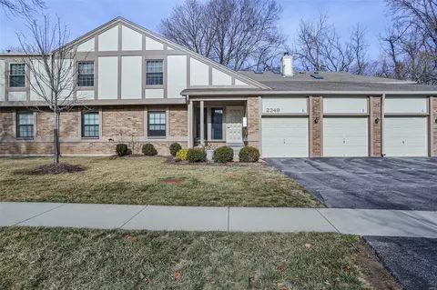 2349 Seven Pines Dr #8, Saint Louis, MO 63146