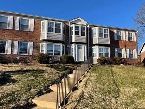 611 Thunderbird Ct, Chesterfield, MO 63017
