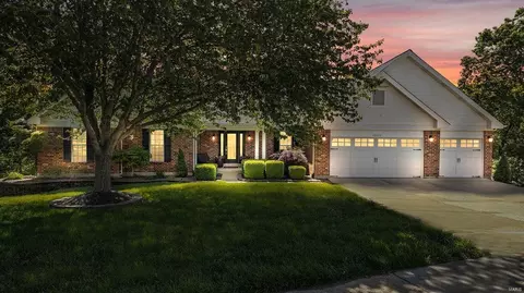 16000 Canterbury Estates Dr, Ellisville, MO 63021