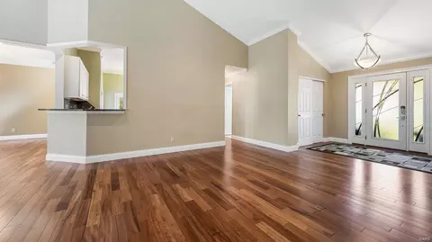 16000 Canterbury Estates Dr, Ellisville, MO 63021 photo 8