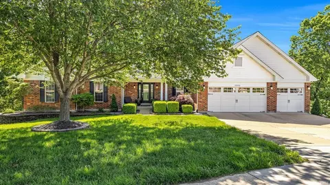 16000 Canterbury Estates Dr, Ellisville, MO 63021 photo 3