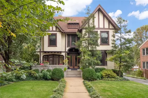 727 Yale Ave, University City, MO 63130