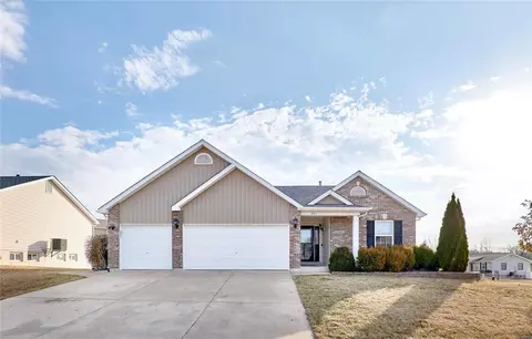 201 Shadow Glen Ln, Wentzville, MO 63385