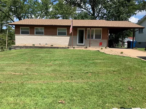 11201 Fawnhaven Dr, Saint Louis, MO 63126