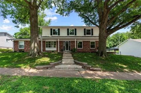 964 Fernway Ln, Saint Louis, MO 63141