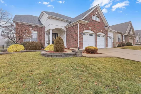 199 Berry Manor Cir, Saint Peters, MO 63376
