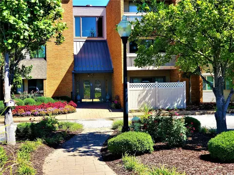 950 E Rue De La Banque #317, Saint Louis, MO 63141