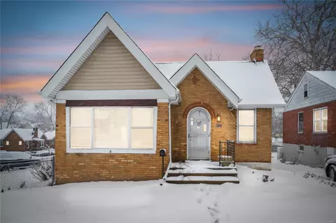 9013 Niles Pl, Saint Louis, MO 63123