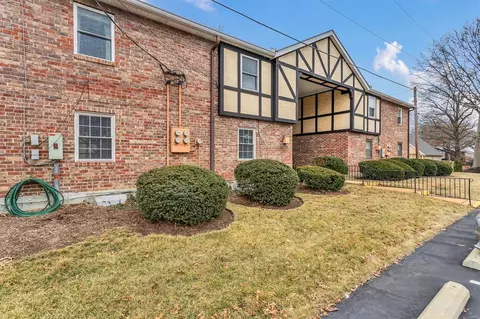 1036 Pinegate Dr, Saint Louis, MO 63122