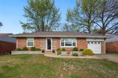 8317 Horst Dr, Saint Louis, MO 63123