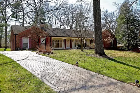 7400 Granbury Cir, Saint Louis, MO 63123