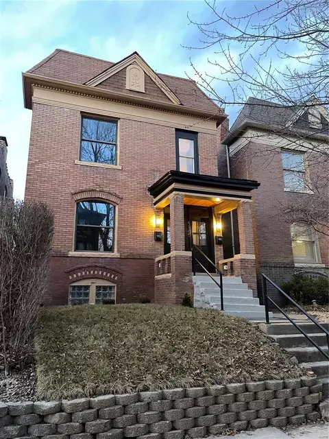 4165 Russell Blvd, Saint Louis, MO 63110