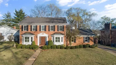 2122 Trailcrest Dr, Saint Louis, MO 63122