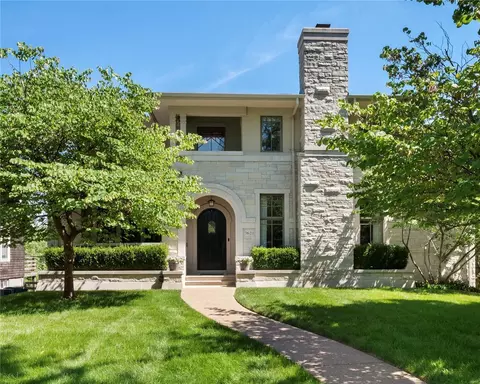 7621 Westmoreland Ave, Clayton, MO 63105