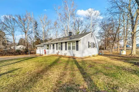 Exterior - 228 Ramsey Ln, Ballwin, MO 63021 photo 5 of 10