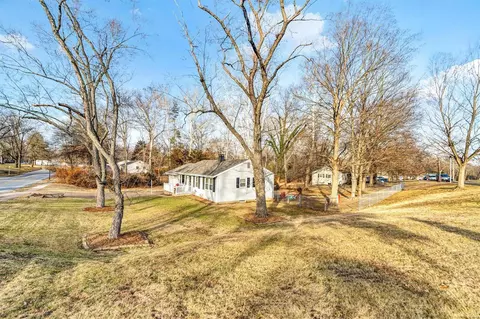 Exterior - 228 Ramsey Ln, Ballwin, MO 63021 photo 9 of 10