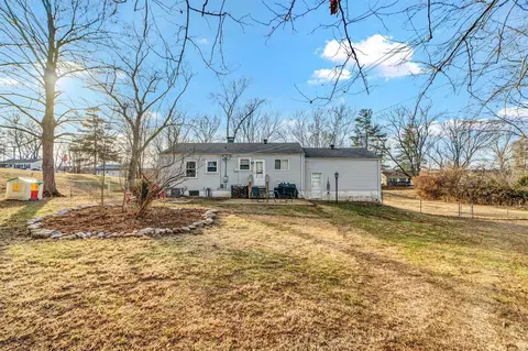 Exterior - 228 Ramsey Ln, Ballwin, MO 63021 photo 3 of 10