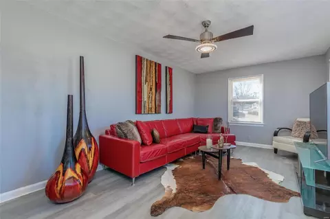 8264 Fay Dr, Saint Louis, MO 63134