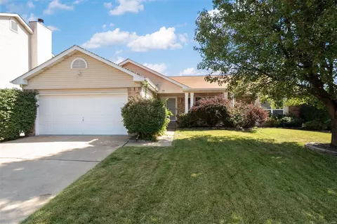 4 Morning Mist Ct, Saint Peters, MO 63376