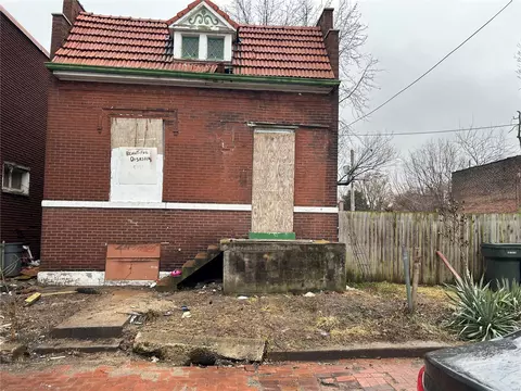 1514 Agnes St, Saint Louis, MO 63107