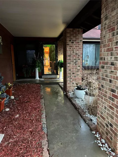 1692 Barkwood Dr, Florissant, MO 63031