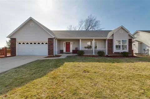 853 Chestnut Oak Dr, Saint Charles, MO 63303