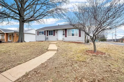 6901 General Sherman Ln, Saint Louis, MO 63123