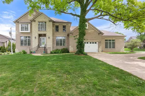 1400 Fawnvalley Dr, Des Peres, MO 63131