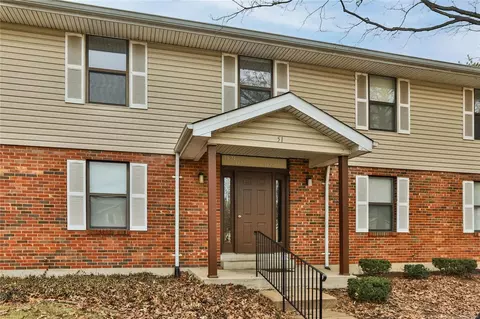 1824 Suns Up Ct, Florissant, MO 63031