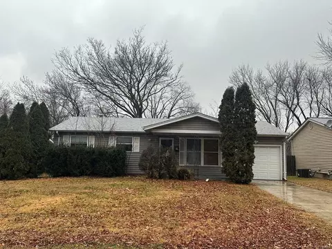 5233 Ville Cecelia Ln, Hazelwood, MO 63042