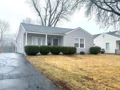 170 Brackleigh Ln, Florissant, MO 63031
