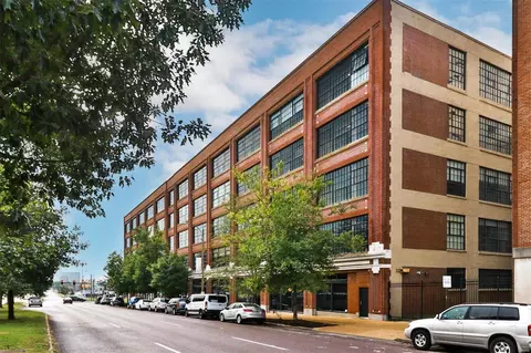 4100 Forest Park Ave #302, Saint Louis, MO 63108