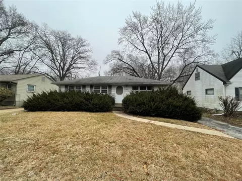 6914 Berkridge Ct, Hazelwood, MO 63042