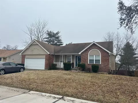 3016 Country Knoll Dr, Saint Charles, MO 63303