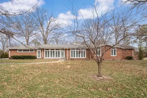 38 Ladue Estates Dr, Creve Coeur, MO 63141