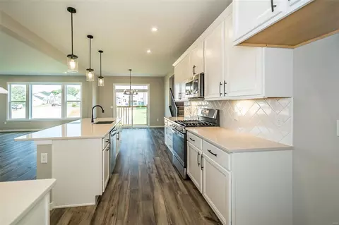 Entry Way - 617 Strathclyde Dr, O'fallon, MO 63368 photo 5 of 8