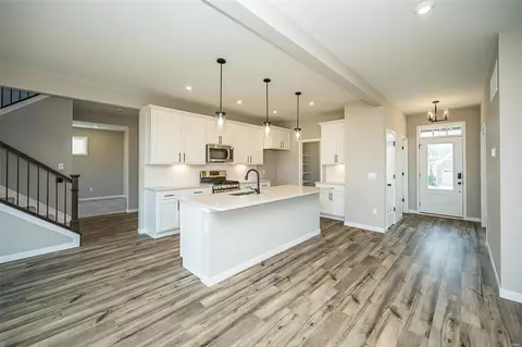 Entry Way - 617 Strathclyde Dr, O'fallon, MO 63368 photo 3 of 8